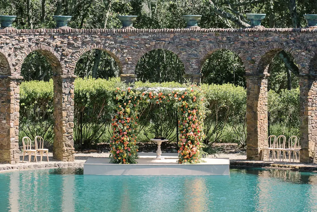 FLOATING CEREMONY RISER